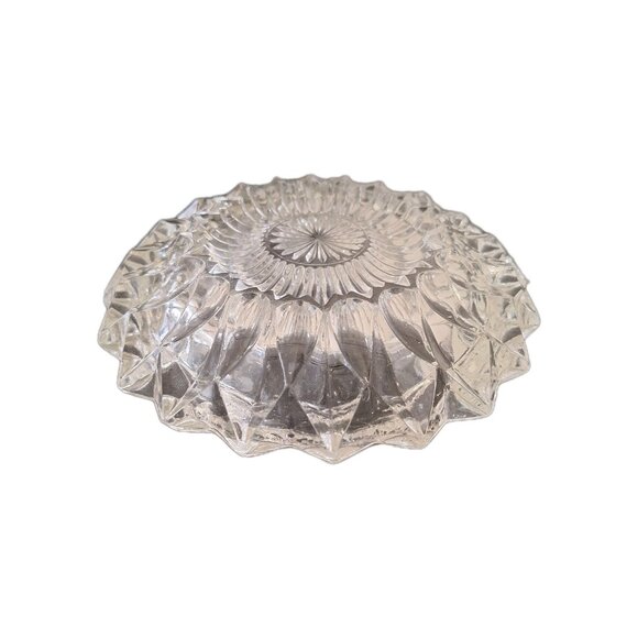 Vintage Heavy Clear Glass Round Ashtray 7.5 inches - Picture 4 of 5